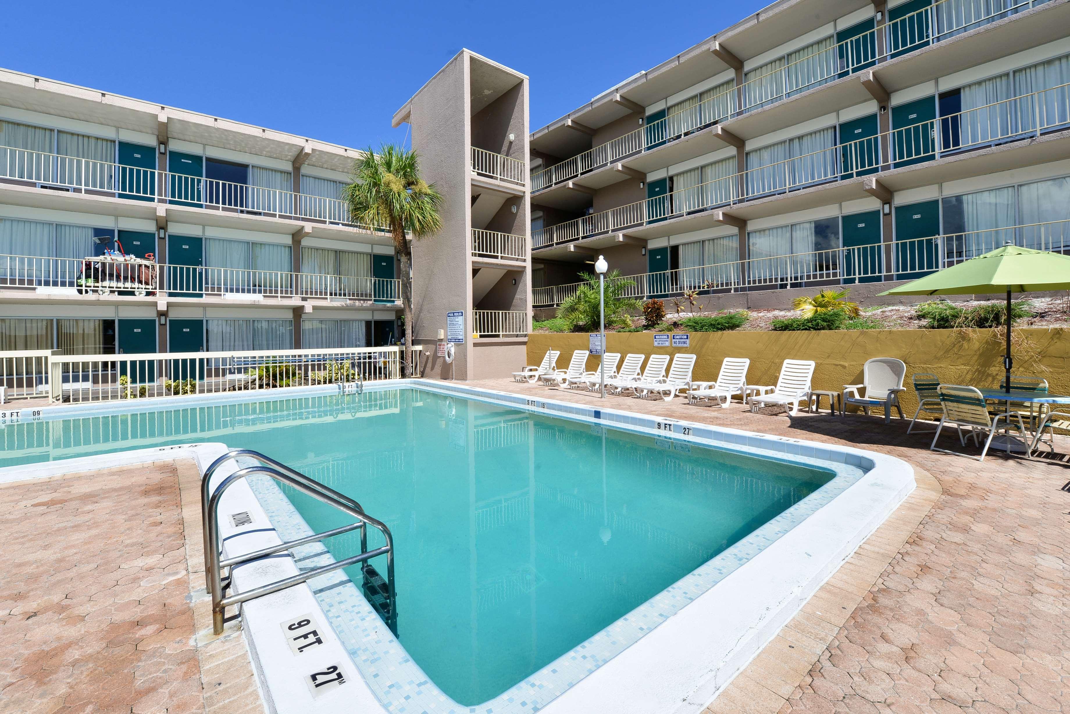 Americas Best Value Inn Cocoa/Port Canaveral Екстериор снимка
