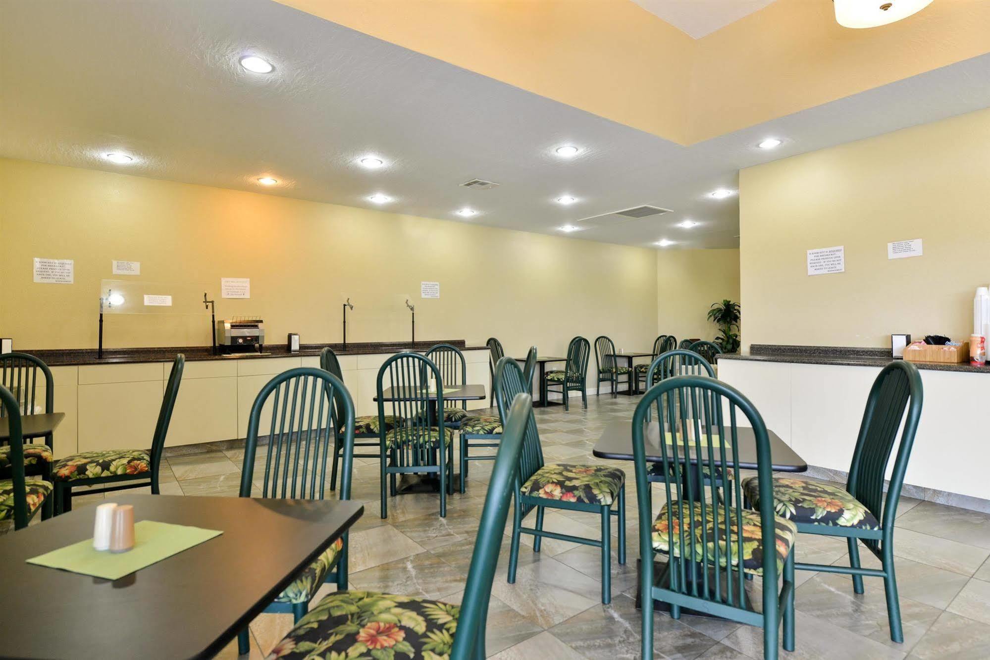 Americas Best Value Inn Cocoa/Port Canaveral Екстериор снимка